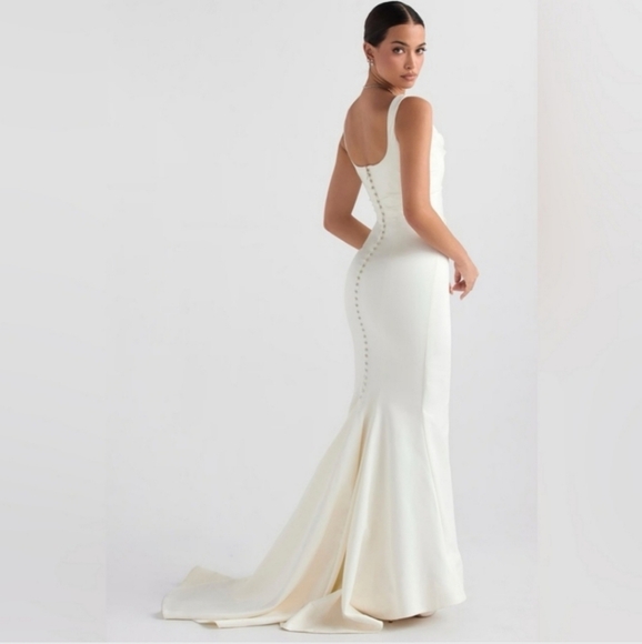 House of CB White Satin Scoop Neck Maxi Gown - Picture 2 of 4